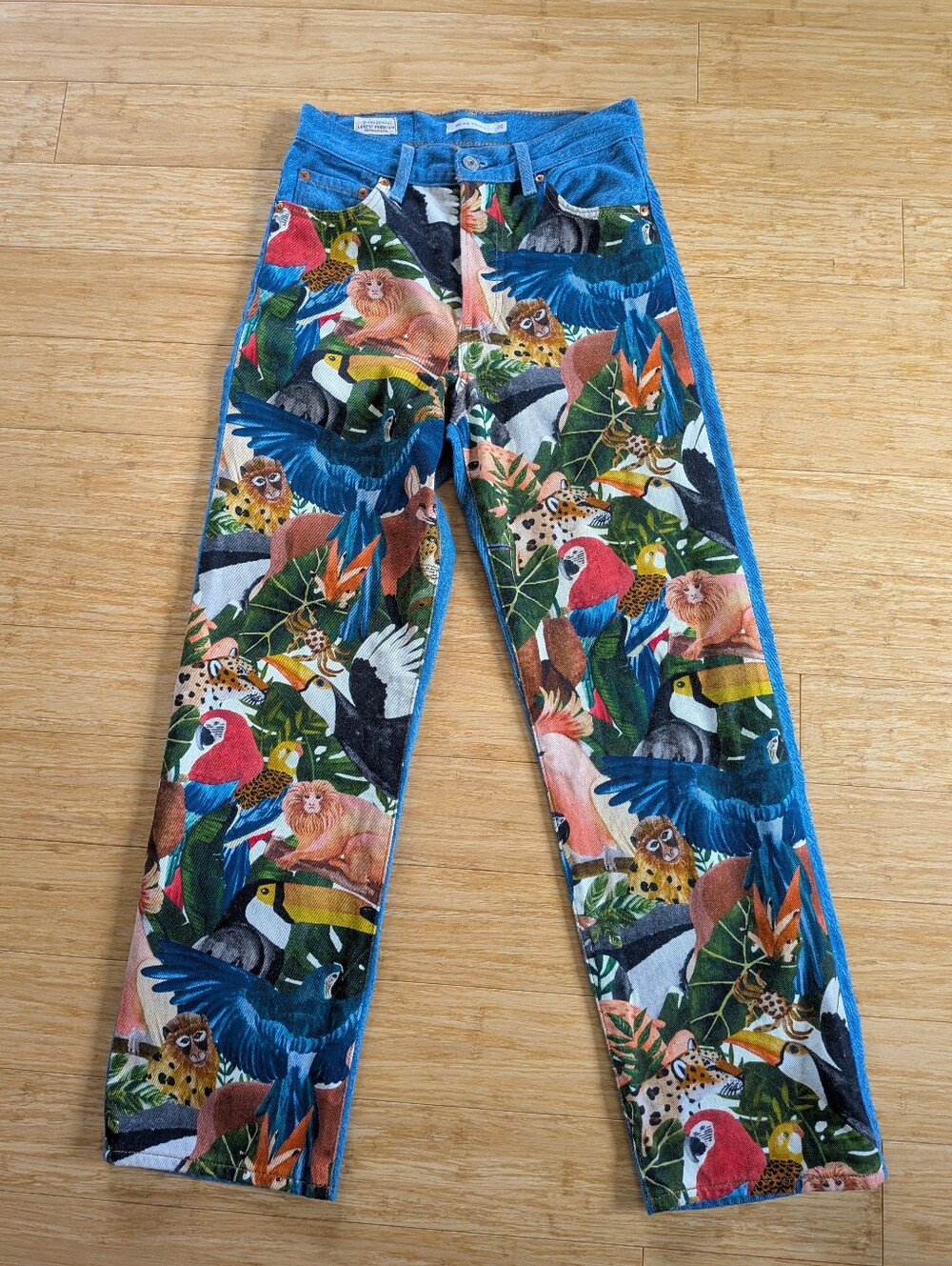✨ Levi's X Farm Rio Canopy Collage Ribcage Straight Denim Jeans Size 26 - Picture 7 of 10